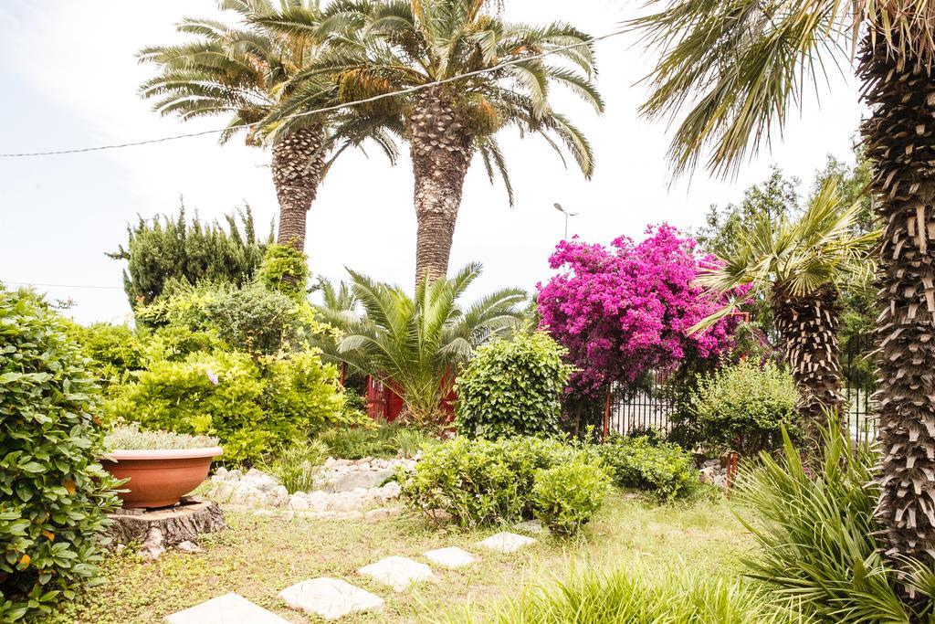 Villa Eden B&B Bari Exteriör bild