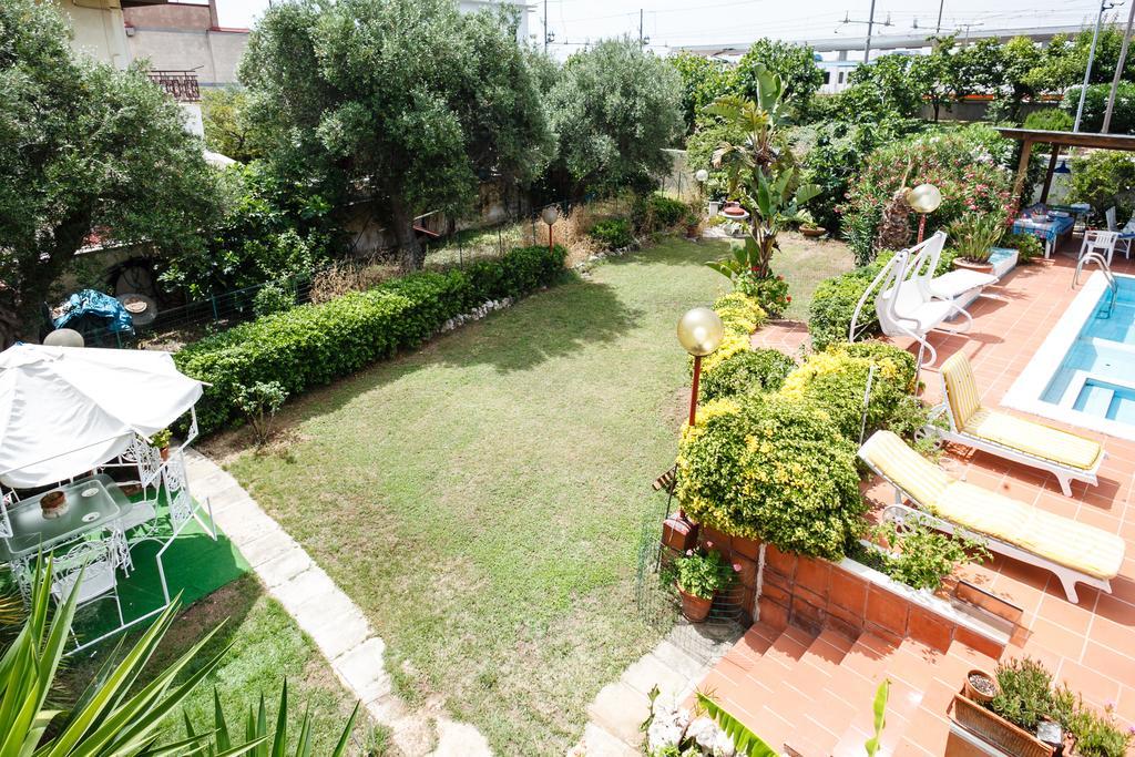 Villa Eden B&B Bari Exteriör bild